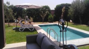 Façade élégante de la villa à louer à Marrakech