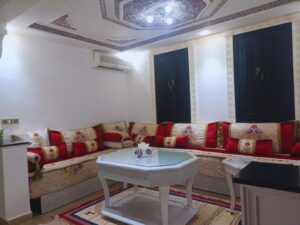Salon lumineux d’une villa à louer à Marrakech